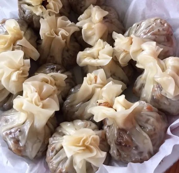 吃烧麦的慢镜头