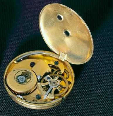 中国人称这种擒纵器为"钉齿式"