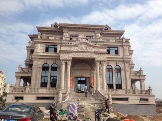 又一土豪农村出现随处可见千万豪宅赚了钱就回村盖房