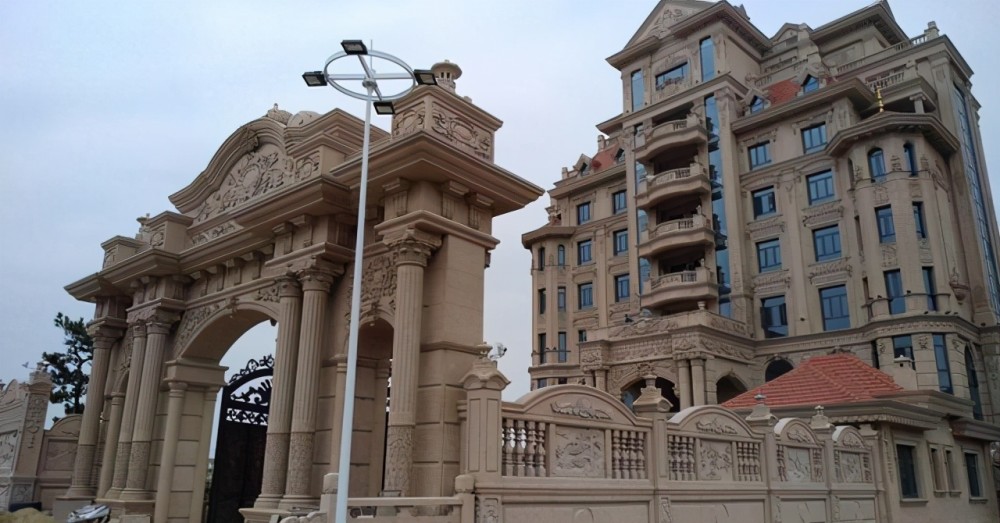 又一土豪农村出现随处可见千万豪宅赚了钱就回村盖房