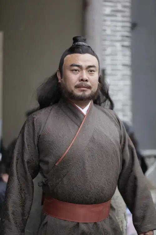 人佑计已经猜出这个人是谁了,不错他就是被人尊称为紫面天王的雄阔海