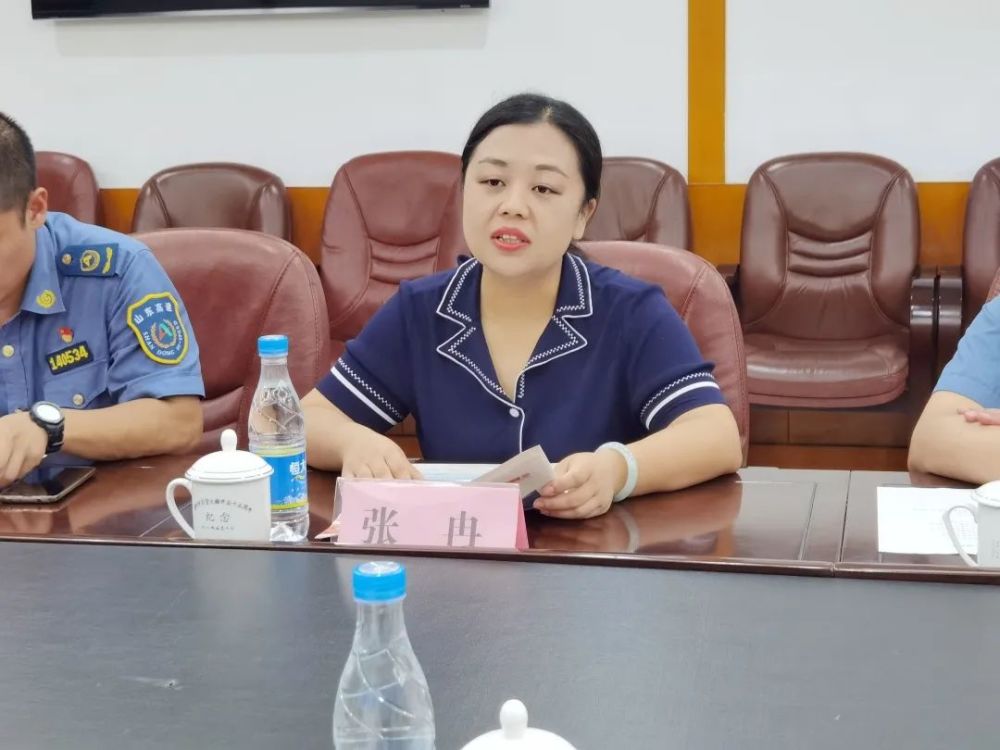 山东高速德州东收费站站长张冉一行来德百集团参观交流工作