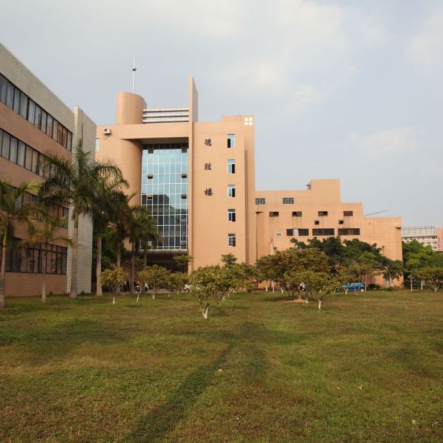 澳门科技大学香港中文大学(深圳校区)是经国家教育部批准而设立的大学