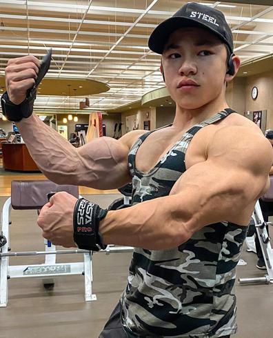 地表上最强的那个少年,15岁成健美冠军,并收获百万粉丝|粉丝|肌肉