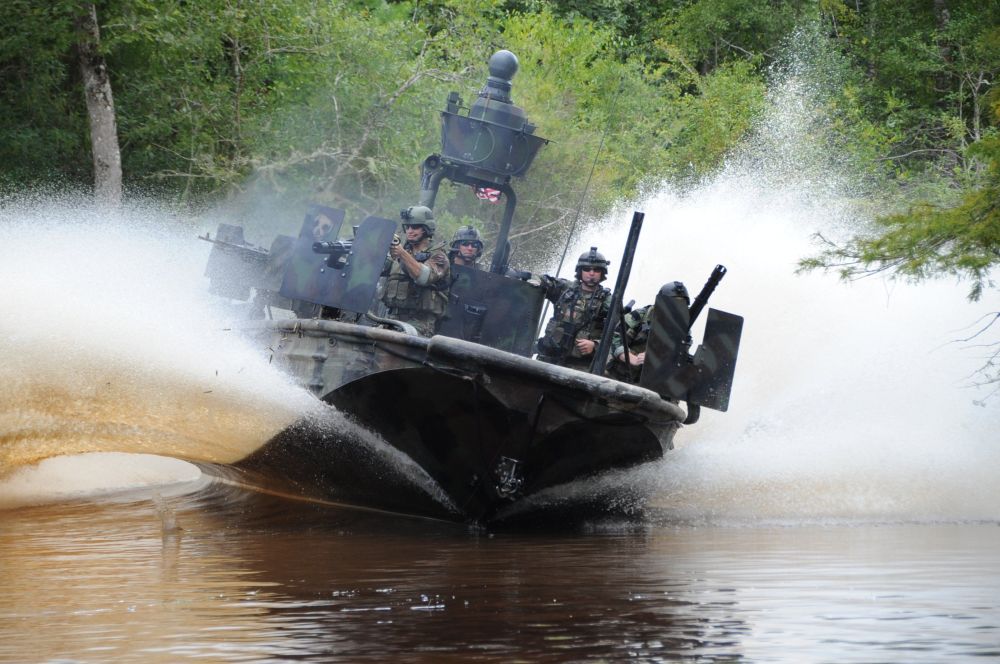 史上首位美海军女兵通过选拔训练加入特种作战快艇部队