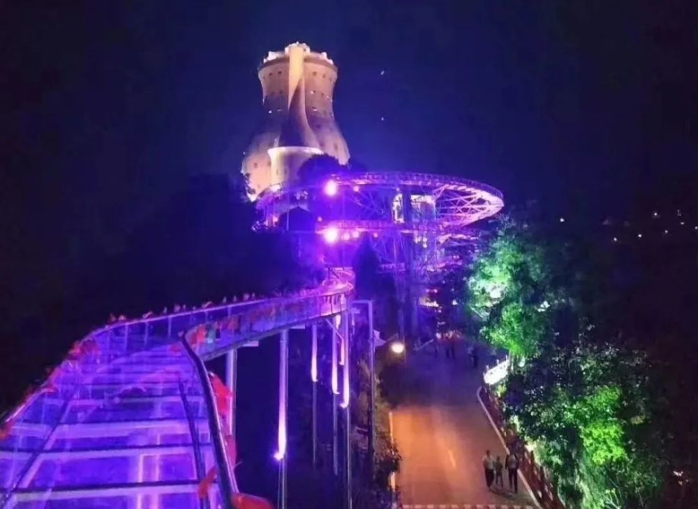 天壶"谐音,为你"添福",横陈在天下第一壶脚下,像是巨壶伸出的巨大触须
