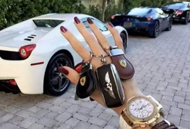 富婆"宾利姐"满手豪车,公开征婚"结婚就送车",至