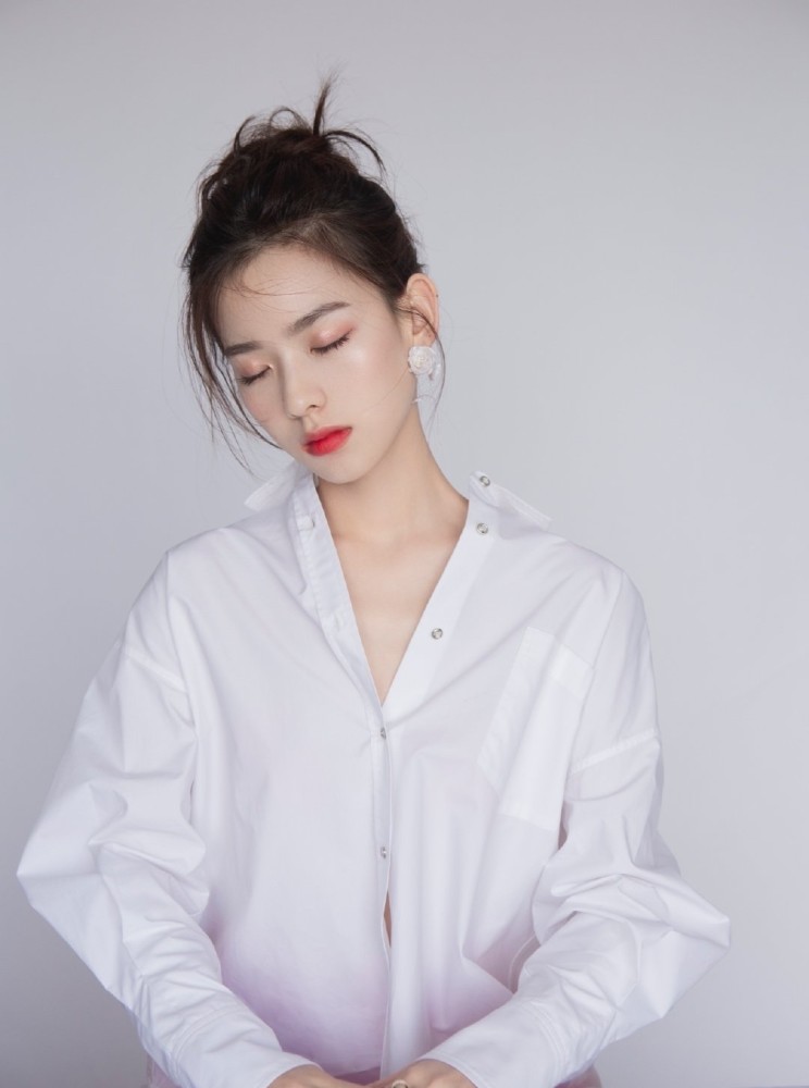 孙一宁接广告代言穿千元衬衫好清纯与明星气质差距明显