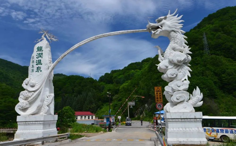 老秃顶子景区——临江龙润温泉——万良人参市场——仙人桥温泉度假区