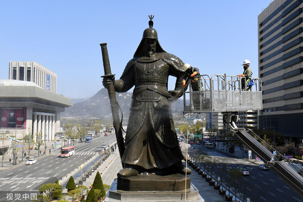 但是,有媒体猜测尤里乌斯·塞基托雷科的所谓"失踪",是自发的还是早有