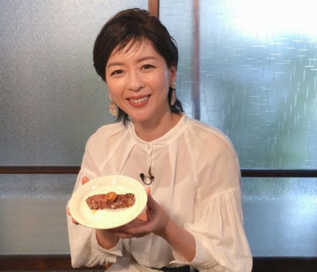 山田光子中山忍近照气质好曾被曝单恋李连杰48岁未婚未育