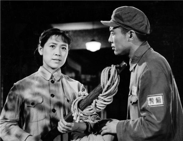 四史教育电影课丨57年过去南京路上好八连的故事还是如此生动