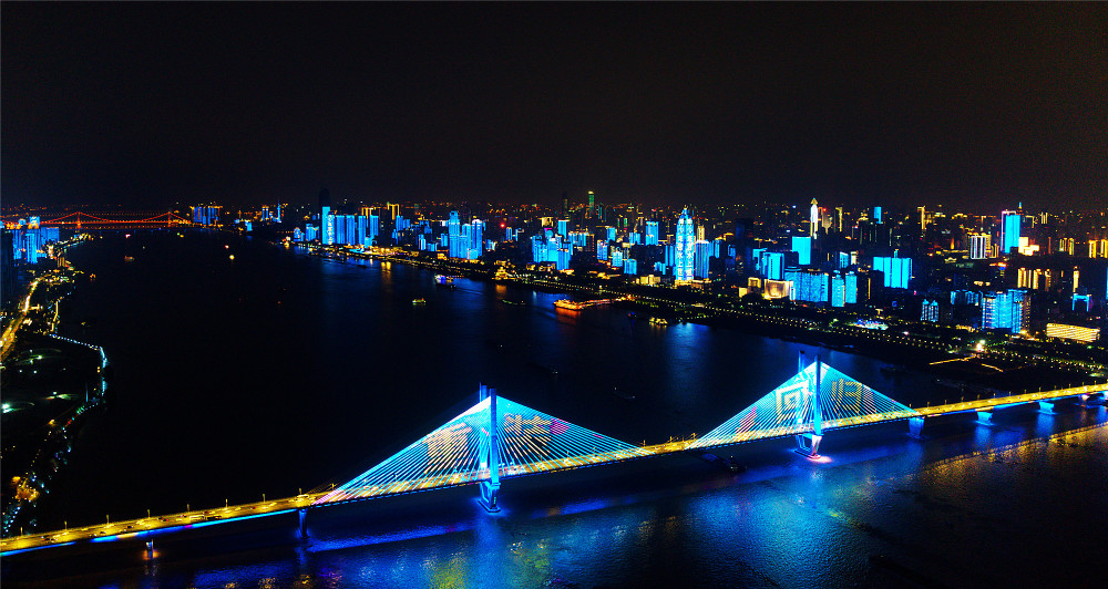 武汉两张水名片登上长江灯光秀
