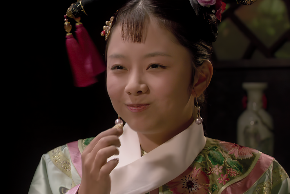 甄嬛传:夏冬春得罪华妃时,镜头为何给淳儿特写?