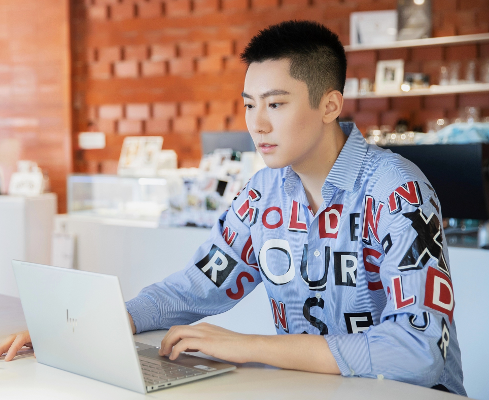 "全能学霸"李柘远,18岁考入耶鲁大学,高智商高颜值顿时心动