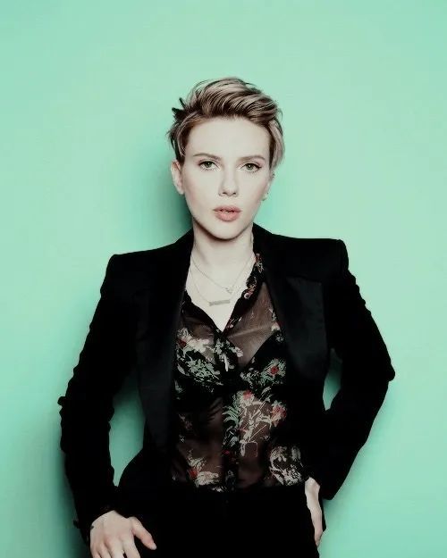 黑寡妇斯嘉丽要当妈妈了你值得