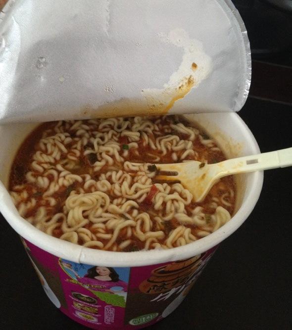 方便面包装袋上这"7个字",至少骗了我们10年,有谁注意过?