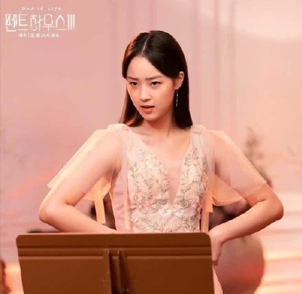 《顶楼3》:秀莲化身罗爱乔,恩星欢快唱歌颇有千书真风采