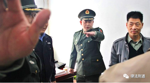 假军官为劫狱强闯苍山警局大门 行骗多年获利850万元(图)|苍山县公安