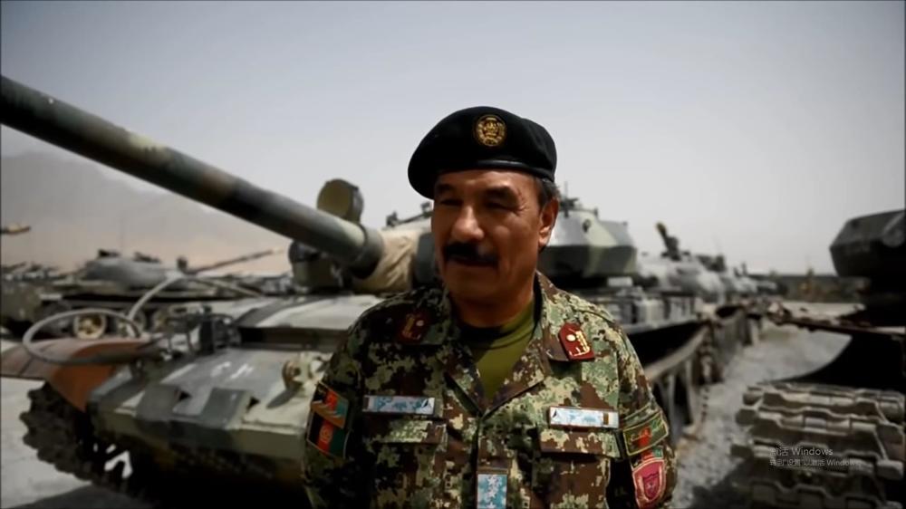 阿富汗装甲部队准备出战可这装备水平确定不是给塔利班送菜