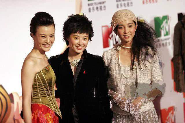 巅峰时开撕"华谊一姐",失意时低调嫁人,袁立的人生比戏精彩_腾讯新闻