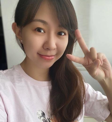 卓依婷如今家庭幸福40岁依旧甜如少女