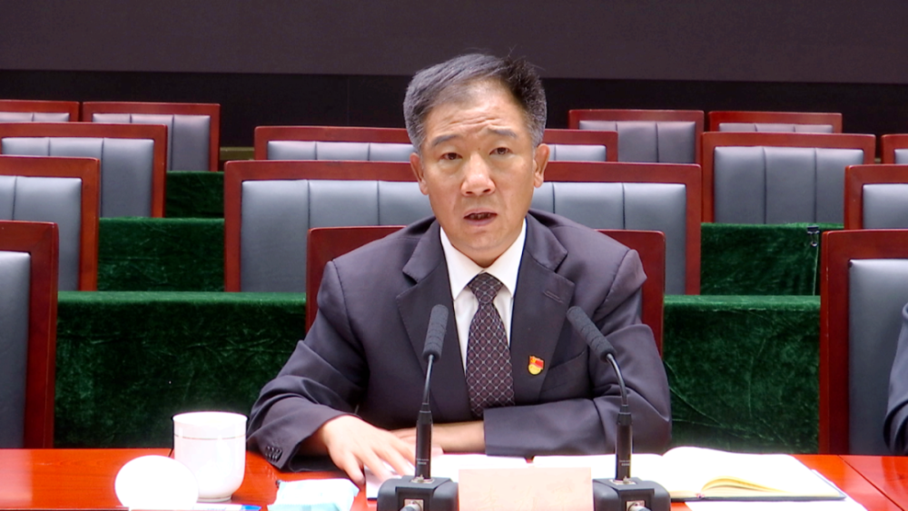 在安排部署防汛工作时,李为军强调,各级各部门要进一步提高政治站位