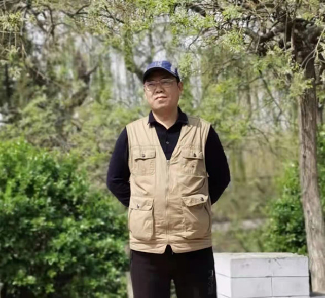 书法家张天亭 ,男,字墨点,号散翁.