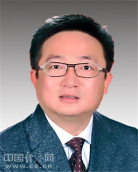 张伟当选上海长宁区区长(简历)