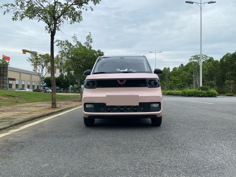 无敌可爱的小粉车,自动挡 四座布局,不足5万开走,出自五菱