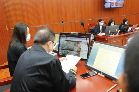 被告人病重无法到庭肇庆端州法院云开庭解难题
