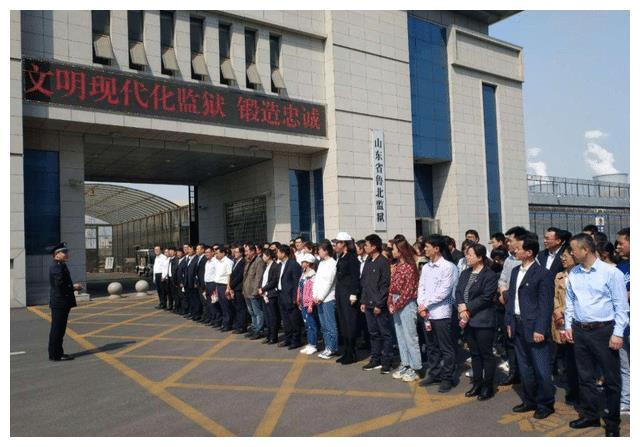 为什么监狱里的犯人每个月都要家里打钱都消费在什么地方呢