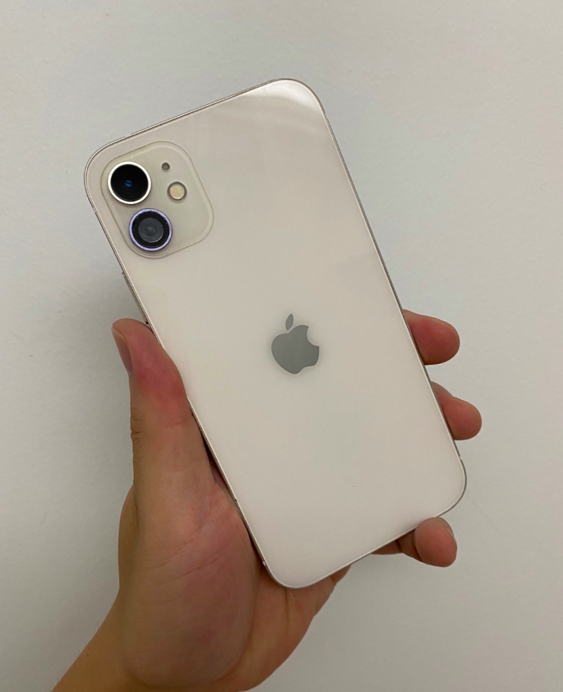网友2000买了台iphone12坐地铁都不好意思玩