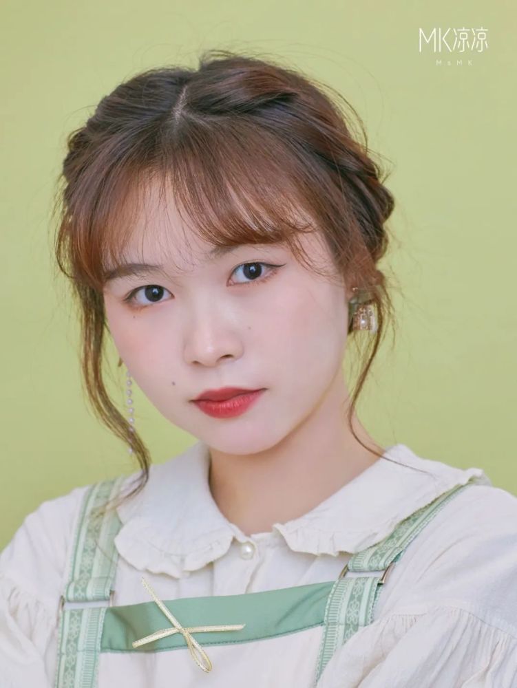 4款1分钟可以搞定的夏日发型赶出门必学