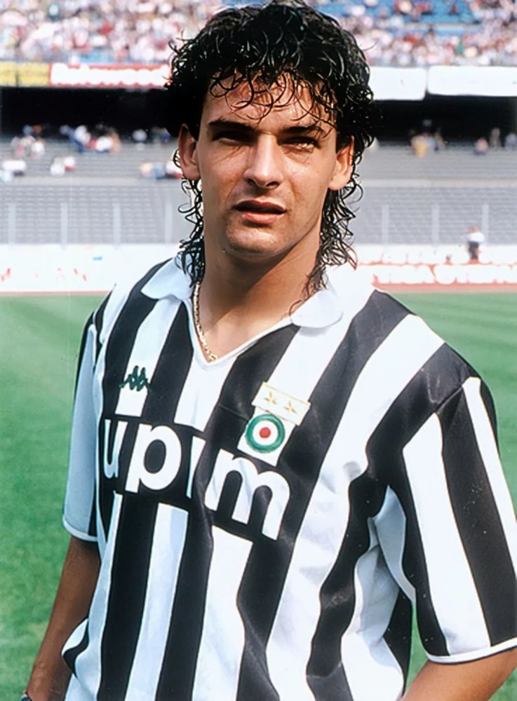 足球记忆当你老了头发白了谁还记得你年轻时的容颜巴乔篇