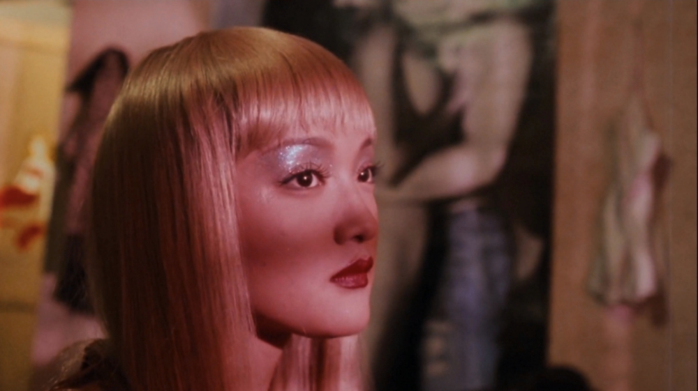 发现自己被骗之后,牡丹纵身跳进了苏州河,说自己会"变成美人鱼来找你"