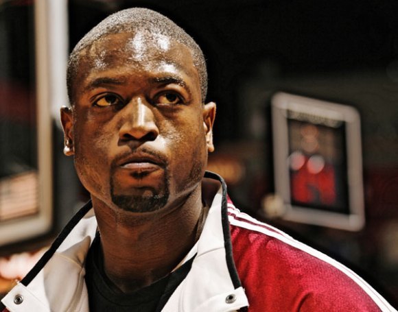 3,韦德腮帮周长42厘米另外脖子太长也容易受伤,人家脖子短的球员给