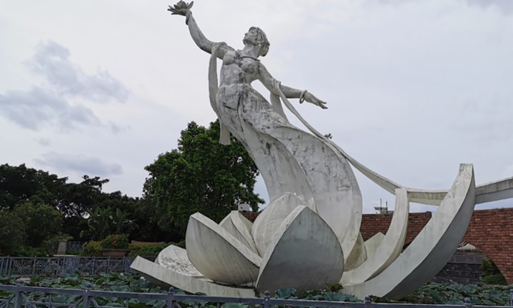 开放时间:09:00-18:00 游玩用时参考:3小时以上 著名景点:并蒂莲雕塑