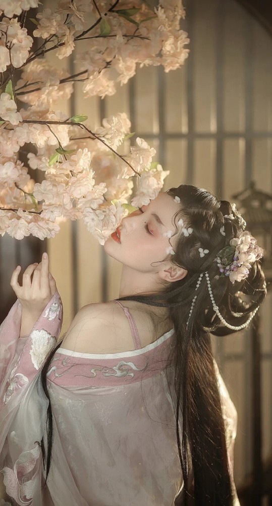 古风真人女生头像:想把你温柔的装进兜里,与你一起享受晚间微风的温柔