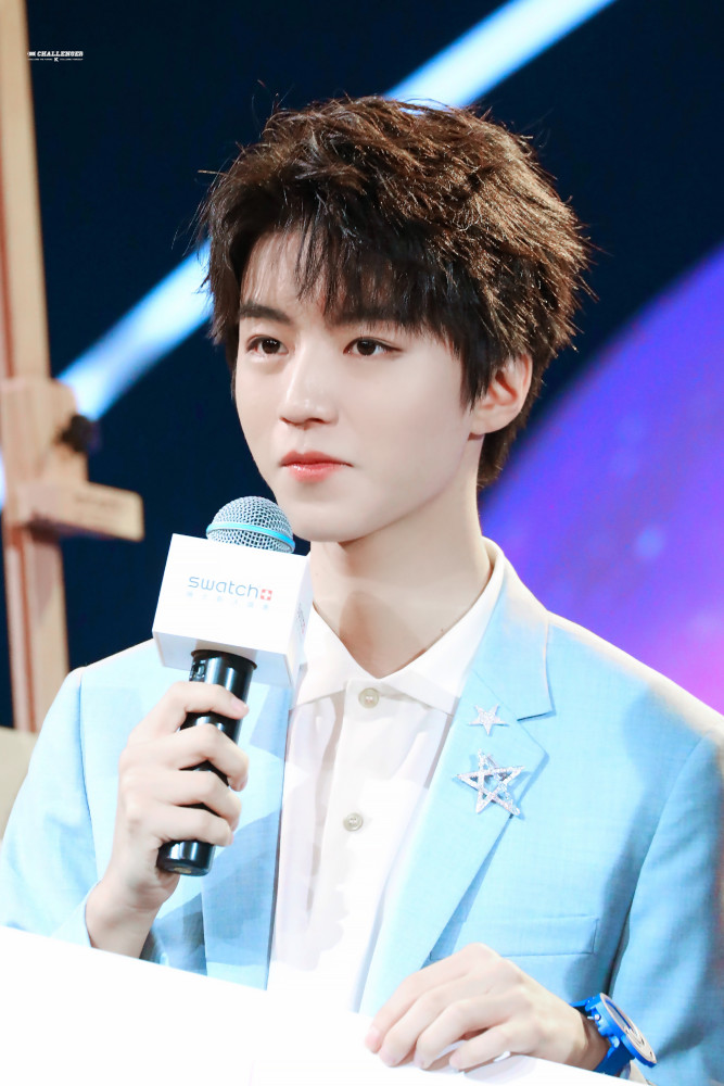 爱豆壁纸|王俊凯 一往无前