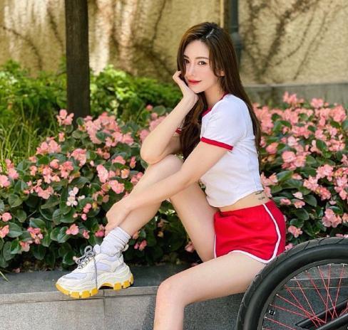 凭靠健身锻炼出身姿婀娜,体型丰满的赵雨菲,也被大众称为了中国最美的