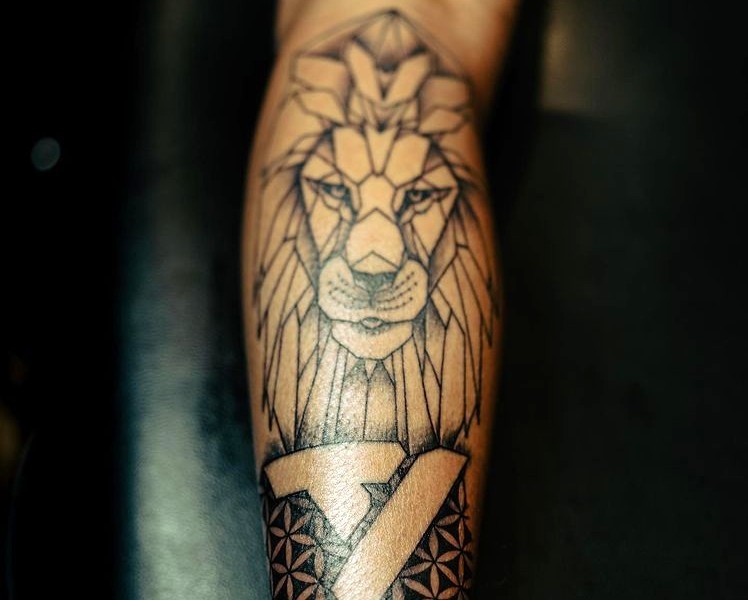 一生之敌吹杨晒出狮头新纹身东契奇纹身是虎头