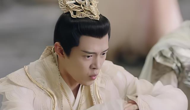 暮光在原著中就不是一个圈粉的角色,付辛博此次演暮光的热度,丝毫比不