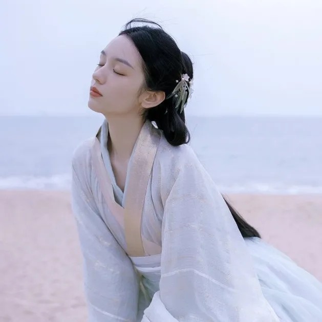 超仙真人汉服女生头像晓看天色暮看云行也思君坐也思君