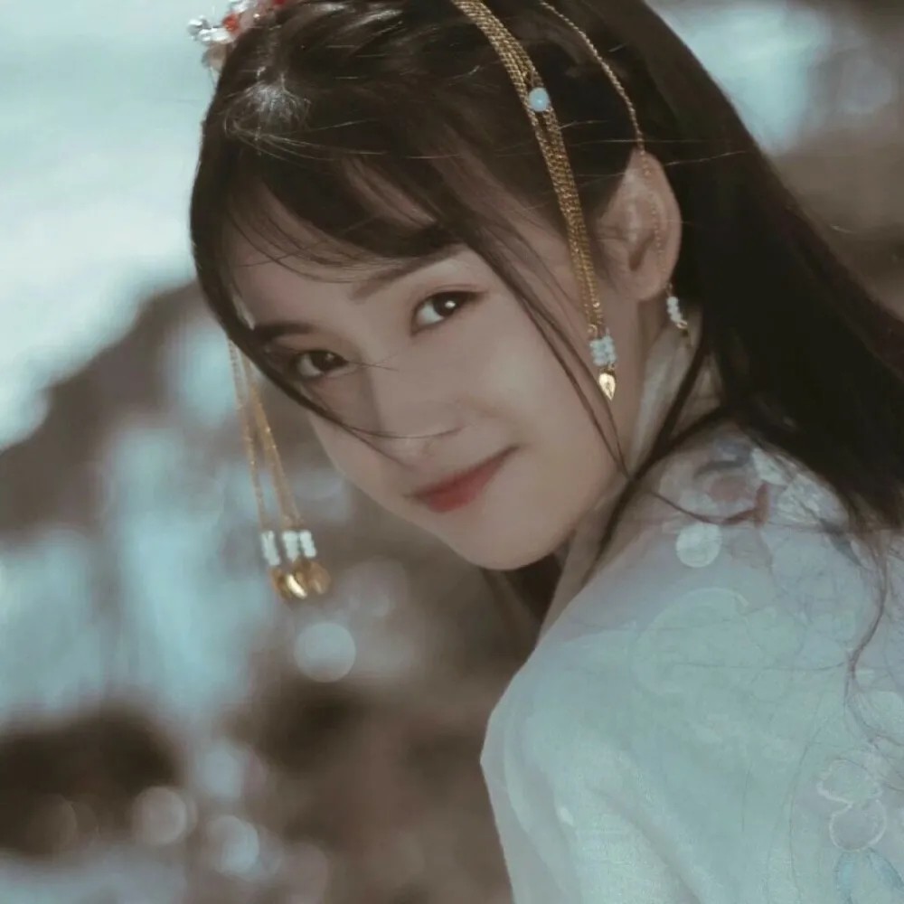 超仙真人汉服女生头像晓看天色暮看云行也思君坐也思君