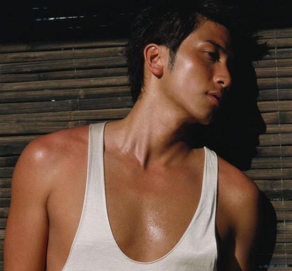 还是会为他和吴卓羲当初的少年感小小惊叹一声到如今的身材▼#有线条