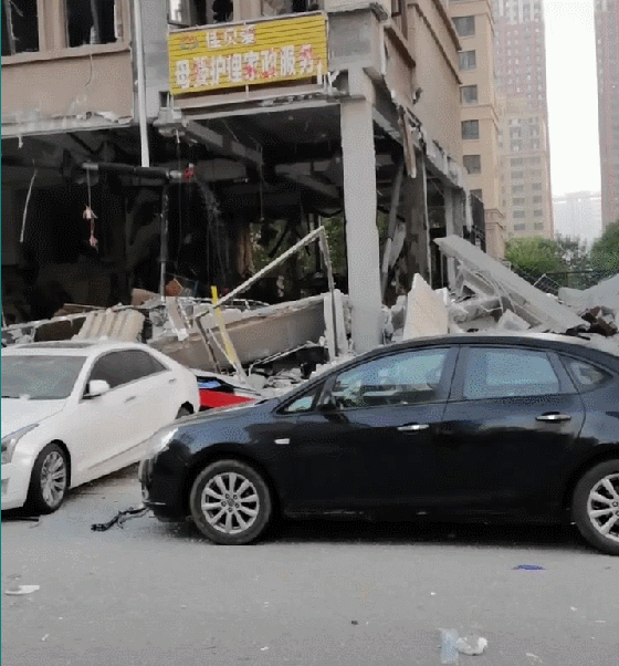 山东烟台一快餐店液化气发生爆燃致5伤,现场惨烈!