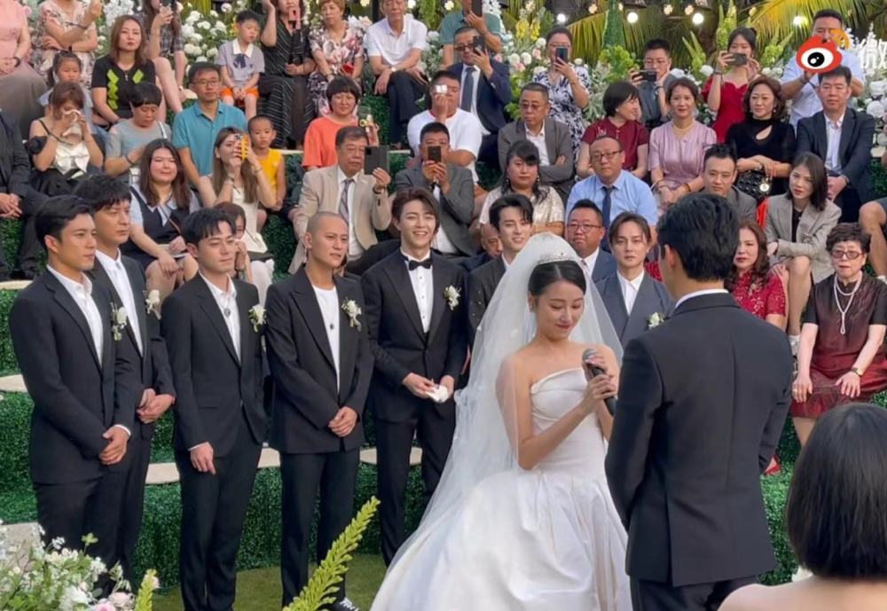 陈立农带伤参加兄弟婚礼两人还合唱去年王彦霖生日送名贵手表