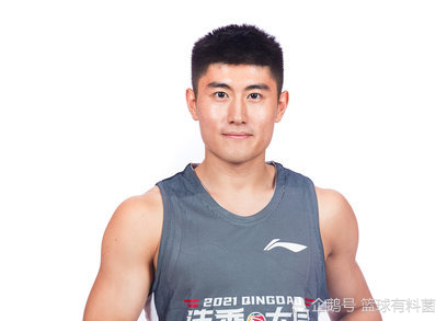 王炫今年23岁,身高1.86米,体重83kg,司职后卫,来自于cuba汕头大学.