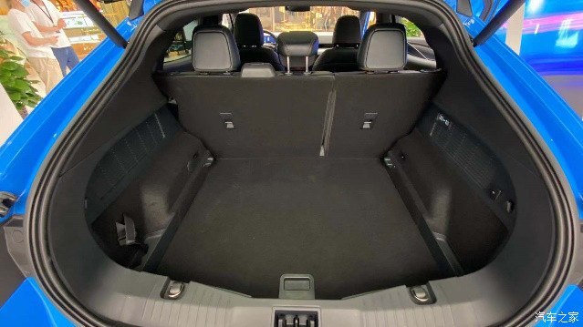 论坛首发,体验店带你来看来看福特mustang mach-e_腾讯新闻